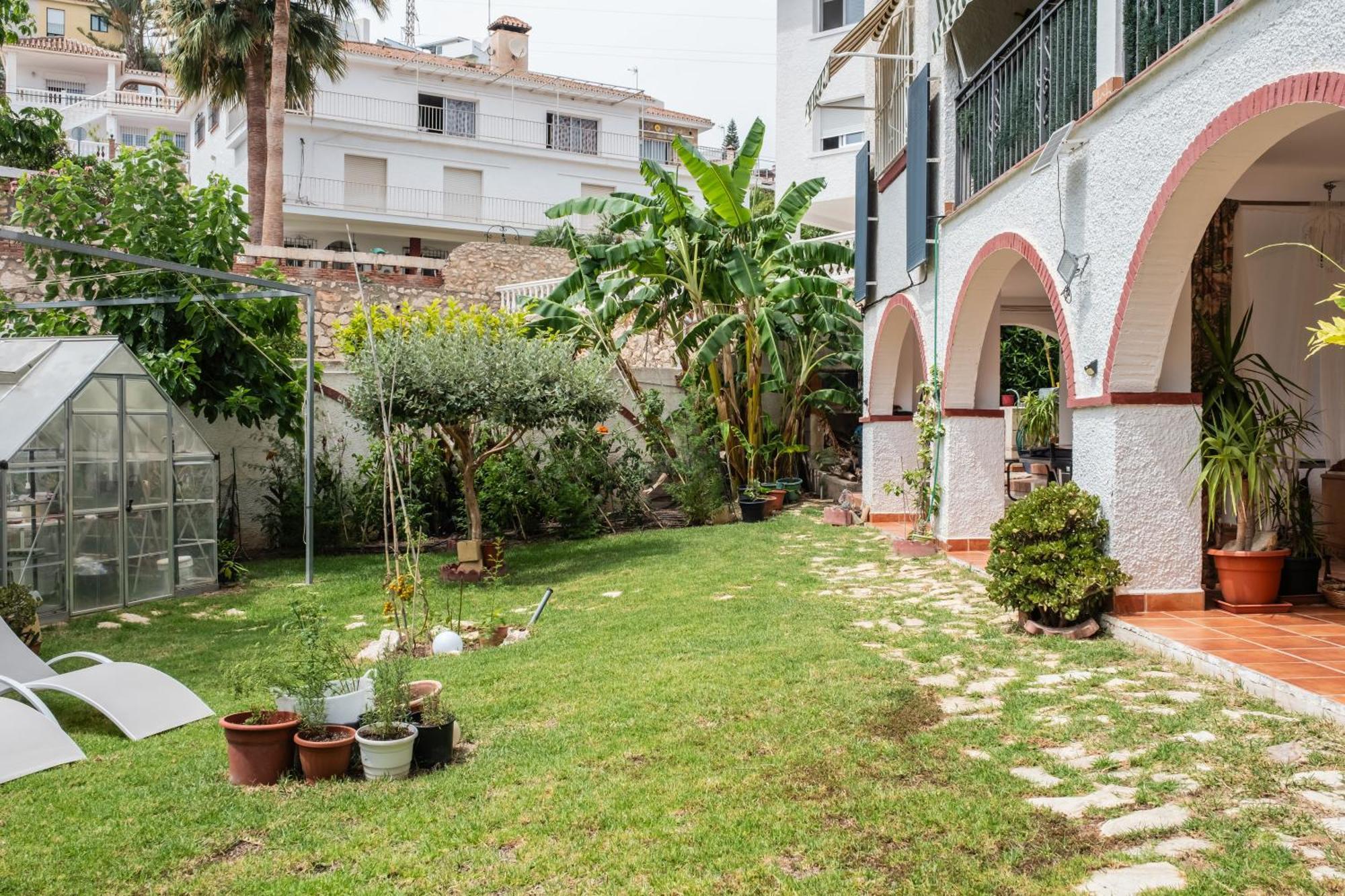Apartamento con terraza y amplio jardín privado Málaga Exterior foto